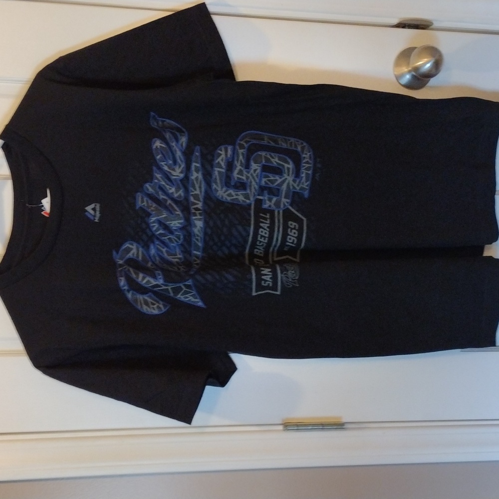 Majestic San Diego Padres t-shirt.